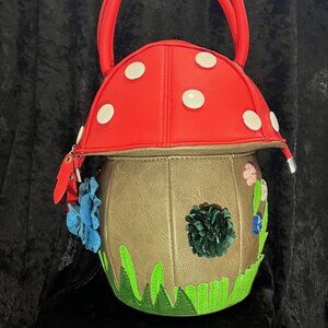 Mushroom-shaped purse with flower and grass details, 2 handles